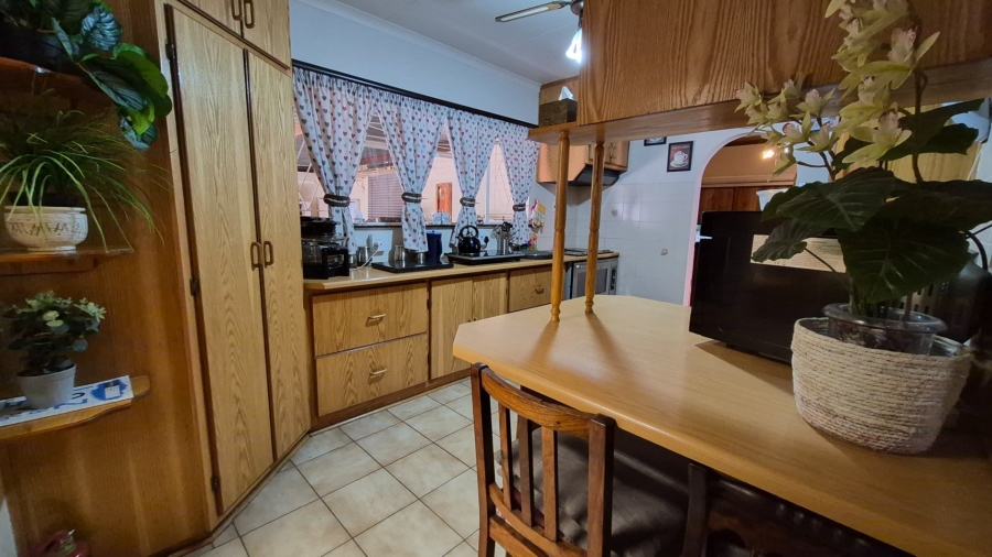 5 Bedroom Property for Sale in Fichardt Park Free State